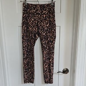 Elegant Women's Black and Tan Patterned Leggings